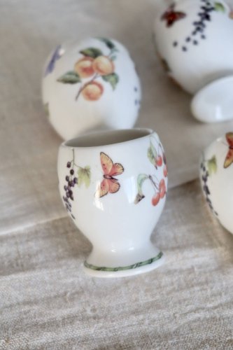 4 coquetiers vintage porcelaine – Motifs fruits & papillons