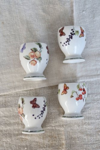 4 coquetiers vintage porcelaine – Motifs fruits & papillons