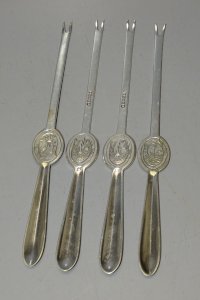 -4 FOURCHETTES A CRUSTACES CURETTES A HOMARD COLLECTION DECO TABLE de FETES    D