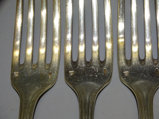 -4 FOURCHETTES METAL ARGENTE CHRISTOFLE COLLECTION REASSORT  ART de la TABLE   D