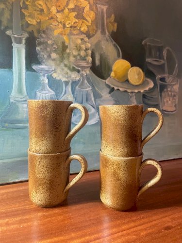 4 grands mugs en grès moucheté vintage