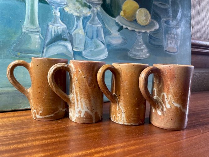 4 grands mugs en grès vintage