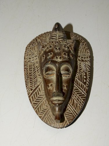 -4 MASQUES AFRICAINS BOIS MINIATURES + 1 VIERGE à L'ENFANT BOIS AFRIQUE   D