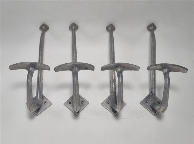 4 patères en aluminium