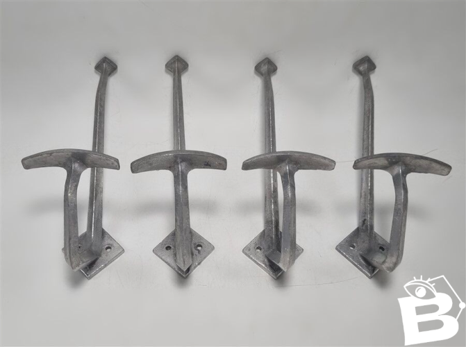 4 patères en aluminium