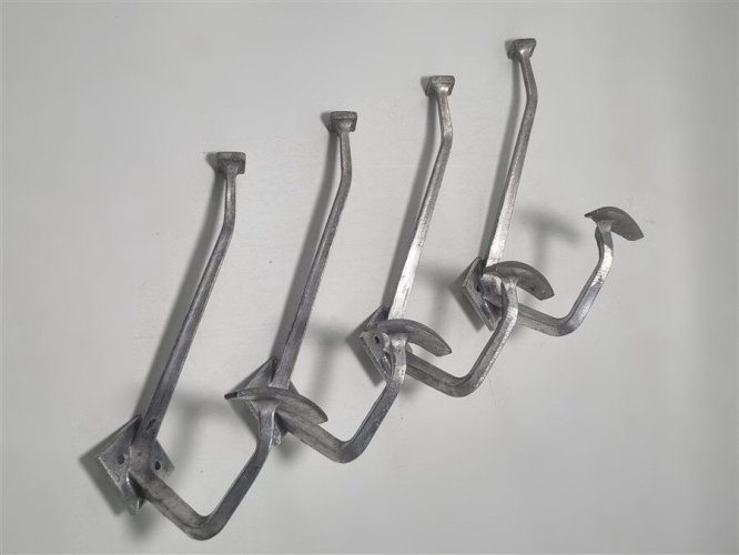 4 patères en aluminium