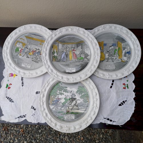 4 petites assiettes plates maison Wedgwood