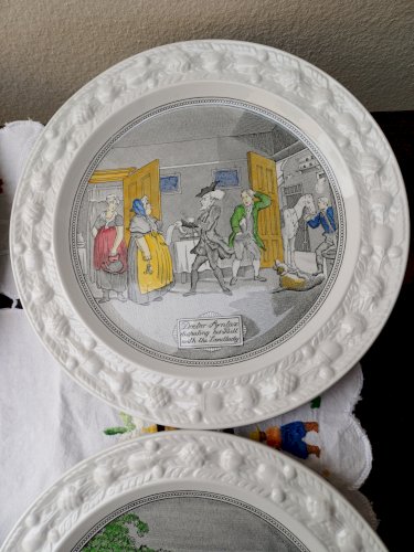 4 petites assiettes plates maison Wedgwood