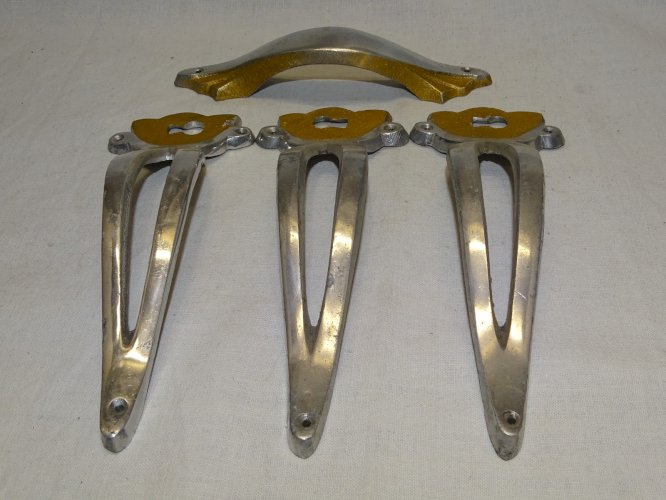 -4 POIGNEES de MEUBLES ANNEES 40/50 en ALU déco MEUBLE ANCIEN   D