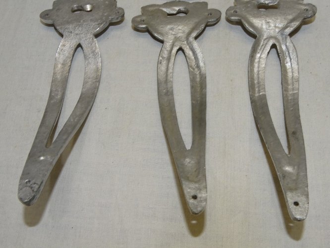 -4 POIGNEES de MEUBLES ANNEES 40/50 en ALU déco MEUBLE ANCIEN   D