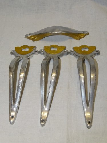 -4 POIGNEES de MEUBLES ANNEES 40/50 en ALU déco MEUBLE ANCIEN   D