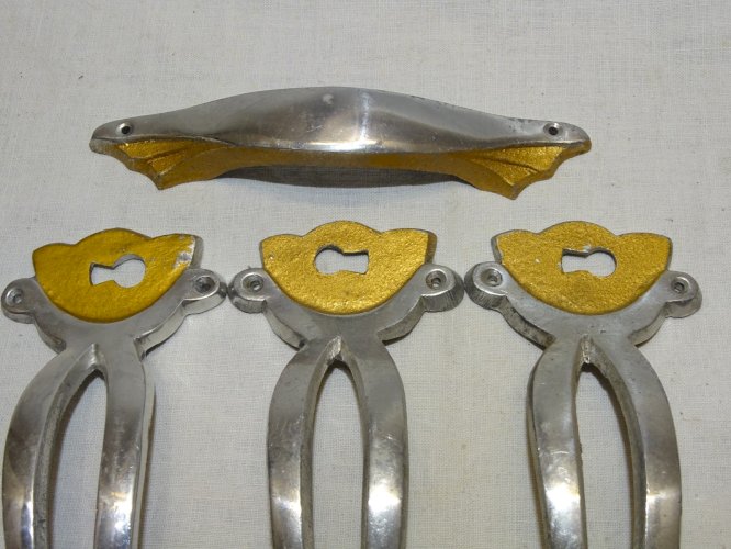 -4 POIGNEES de MEUBLES ANNEES 40/50 en ALU déco MEUBLE ANCIEN   D