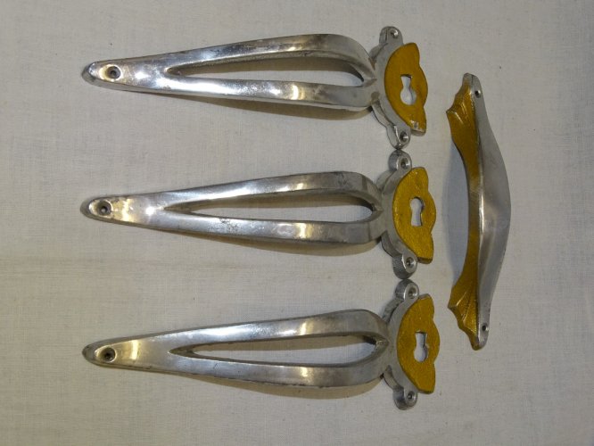 -4 POIGNEES de MEUBLES ANNEES 40/50 en ALU déco MEUBLE ANCIEN   D