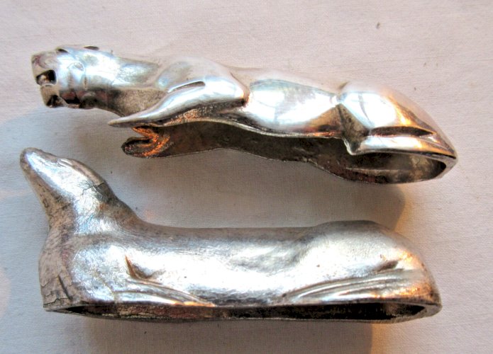 4 porte-couteaux Art Déco métal argenté: coq, faisan, lionne, otarie
