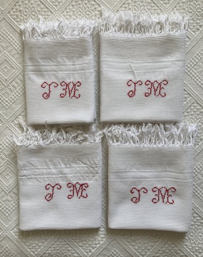 4 serviettes torchons anciens - nids d'abeilles - monogrammés J M 