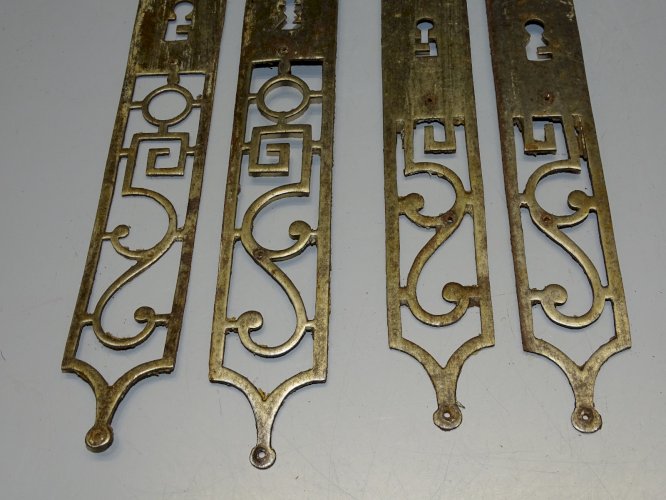 -4 SUPERBES FERRURES DE MEUBLE FER FORGE XVIIIe ENTREES de SERRURES BUFFET    D