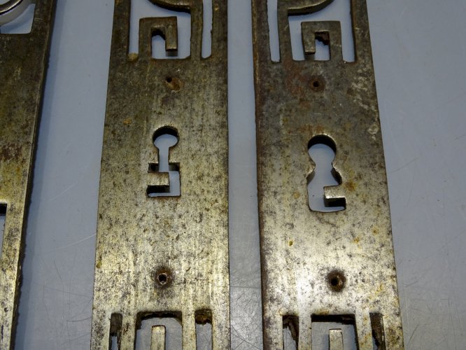 -4 SUPERBES FERRURES DE MEUBLE FER FORGE XVIIIe ENTREES de SERRURES BUFFET    D