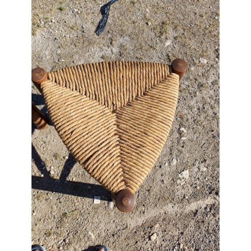 4 Tabourets bois et paille Tripodes Triangle vintage Perriand Circa 1950