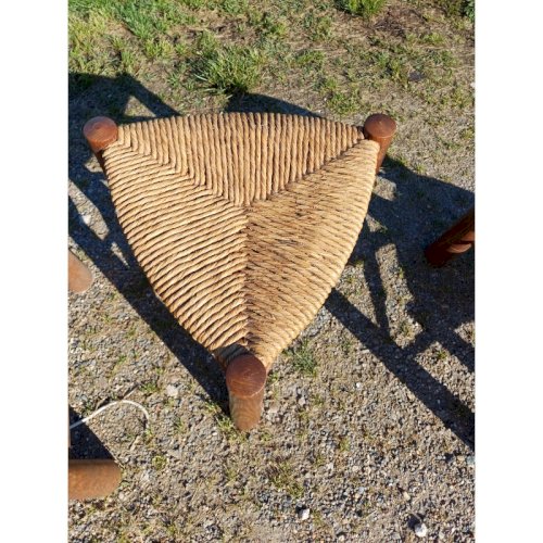 4 Tabourets bois et paille Tripodes Triangle vintage Perriand Circa 1950
