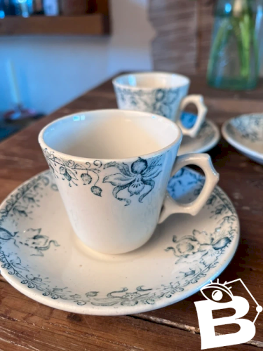 4 tasses à café Saint-Amand modèle Orchidées