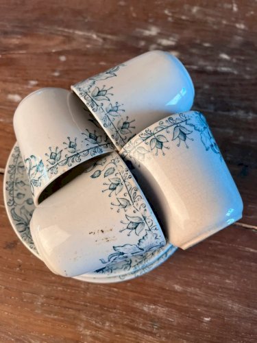 4 tasses à café Saint-Amand modèle Orchidées