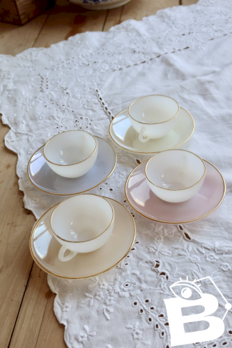 4 tasses à café vintage Arcopal Arlequin - Années 60 – Pastel et liseré dor