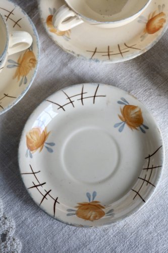 4 tasses à café vintage faïence ivoire et sous-tasses - Motif fleuri