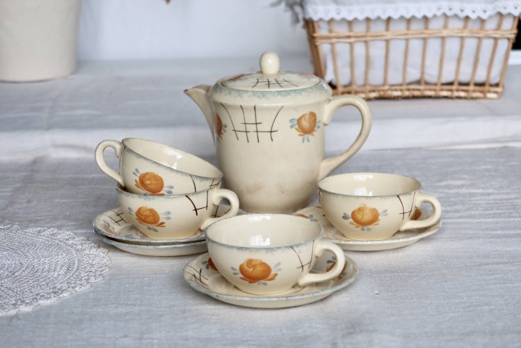 4 tasses à café vintage faïence ivoire et sous-tasses - Motif fleuri