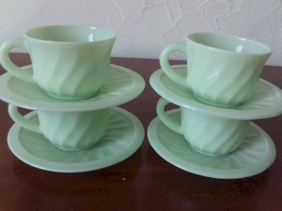  4 CUPS AND SAUCER 49324 CELADON GREEN OPALINE glass no arcopal Made in France