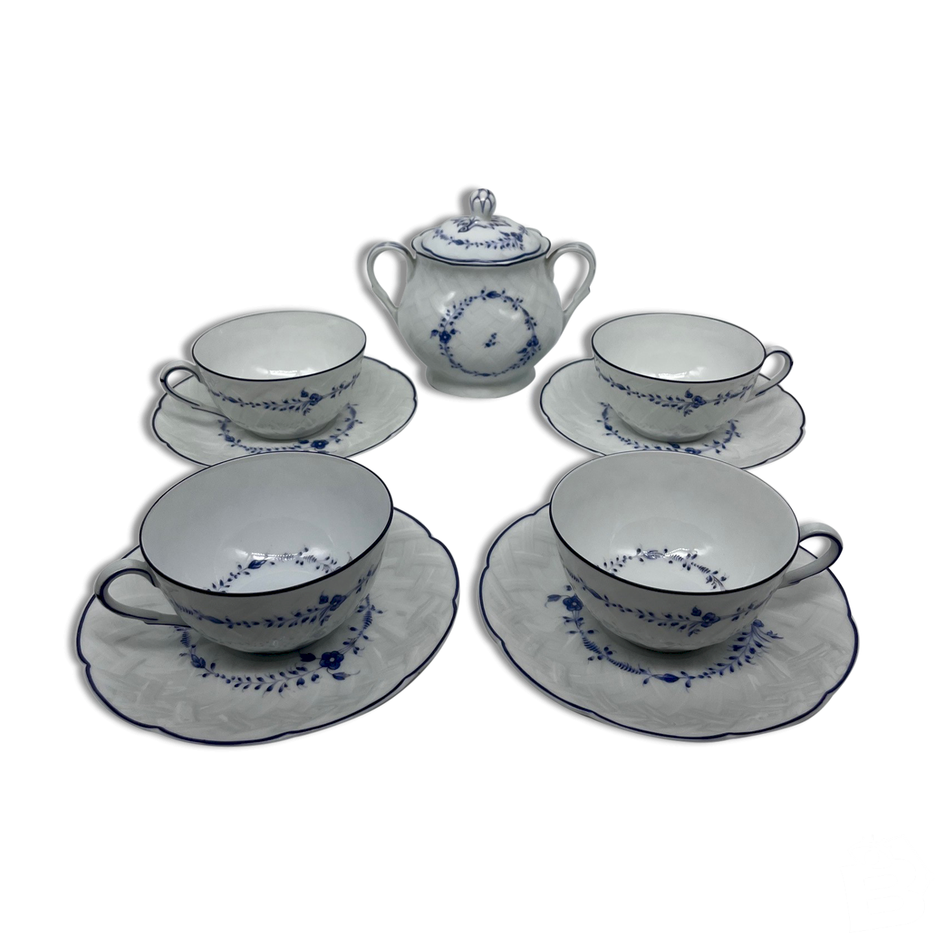 Lot 4 tasses et sous-tasses Maxim's de Paris, vintage , neuf