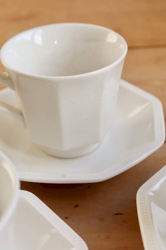 4 tasses et sous-tasses vintage Johnson Brothers motif Perle