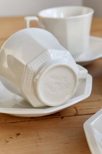 4 tasses et sous-tasses vintage Johnson Brothers motif Perle