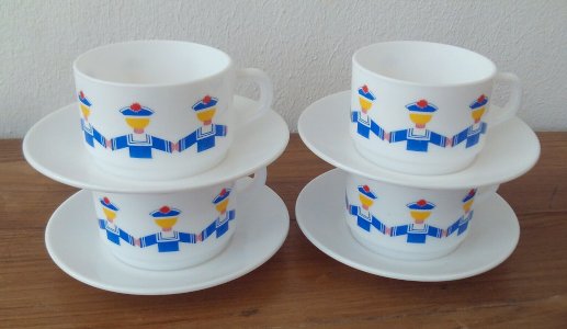  4 ROUND CUPS OF SAILORS national navy costume 1464 Arcopal France