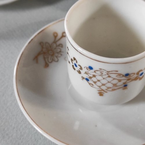 4 tasses tasses à café de dînette ancienne en porcelaine