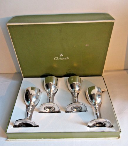 4 verres à liqueur sur pied en beau métal argenté, signés Christofle France