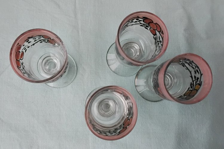 4 verres à liqueur
