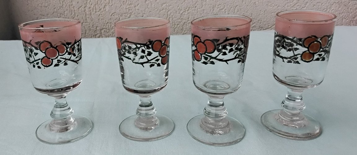 4 verres à liqueur