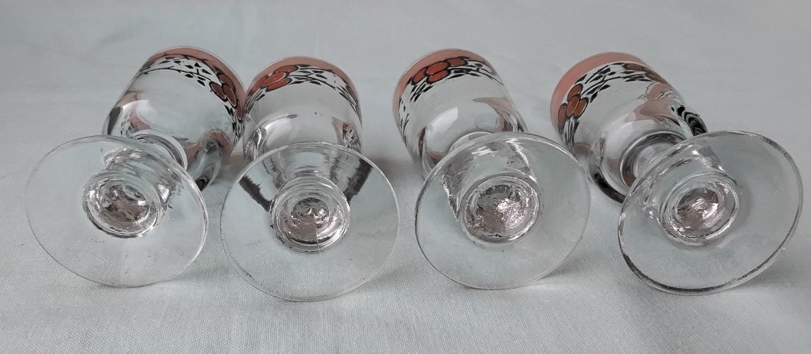 4 verres à liqueur
