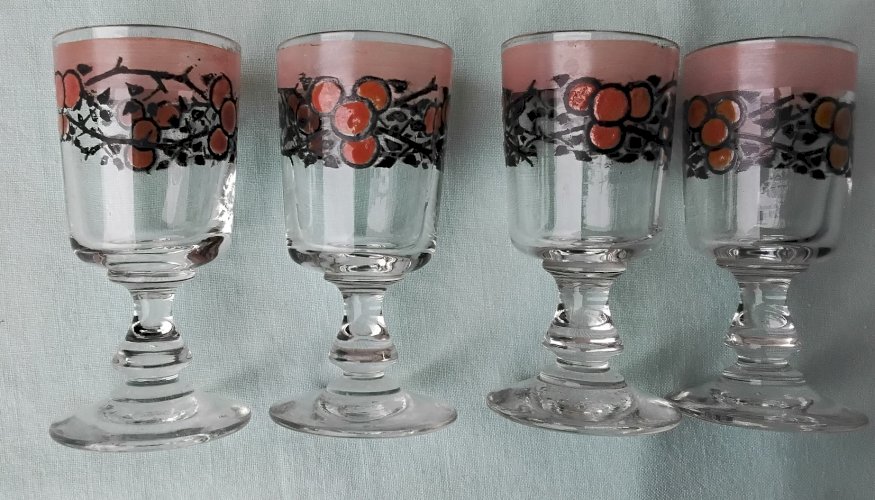 4 verres à liqueur