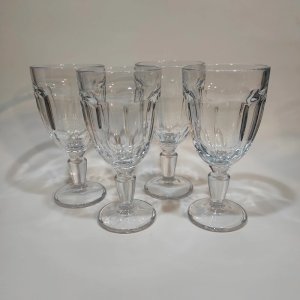 4 wine glasses