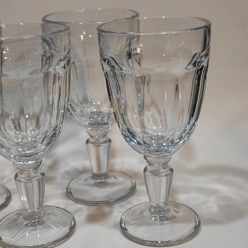4 verres à vin