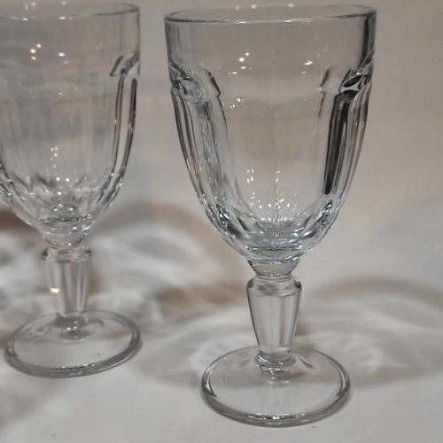 4 verres à vin