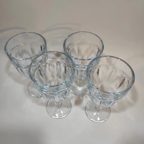 4 verres à vin