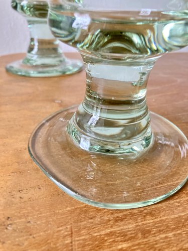 4 verres sur pied en verre soufflé artisanal de teinte verte
