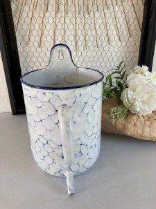 425⚜️ Vintage Enamelled Metal Douching Pot Decoration