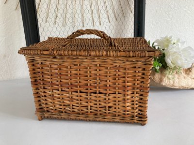 425 ⚜️ Vintage Small Rattan and Wicker Basket Decoration Length 29 cm