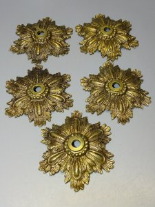 -5 ANCIENNES ROSACES PLAFONNIERS de PLAFOND BRONZE pour LUSTRE ou AUTRE   D