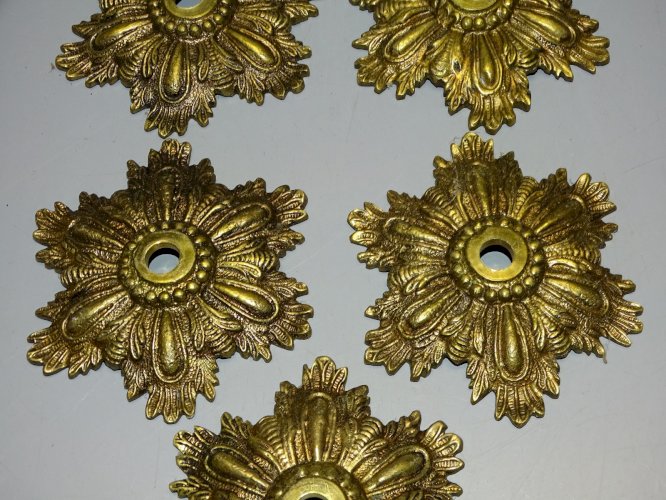 -5 ANCIENNES ROSACES PLAFONNIERS de PLAFOND BRONZE pour LUSTRE ou AUTRE   D
