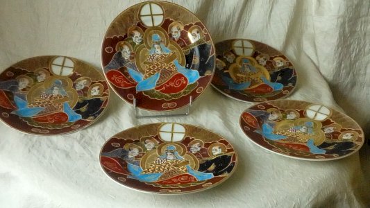 5 DESSERT PLATES IN JAPANESE SATSUMA PORCELAIN**