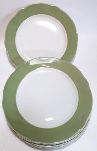 5 assiettes chantournées semi-creuses vertes et blanches